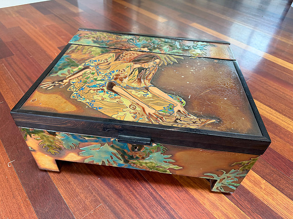 Enamel Box
