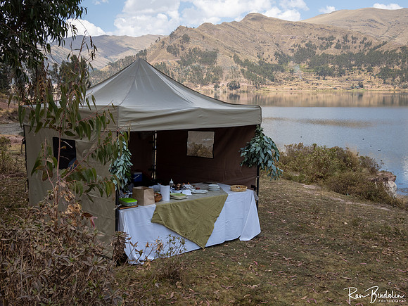 Picnic by Cicciolina (restaurant in Cusco) on the shore of Lake Piuray